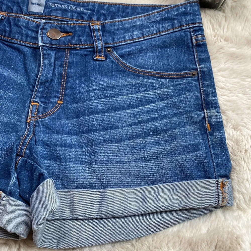 Mossimo Premium Denim Mid Rise Cuffed Blue Jean Shorts Size 4